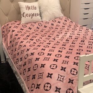 Reversible Pink w/black or Baby blue w/white pattern blanket
